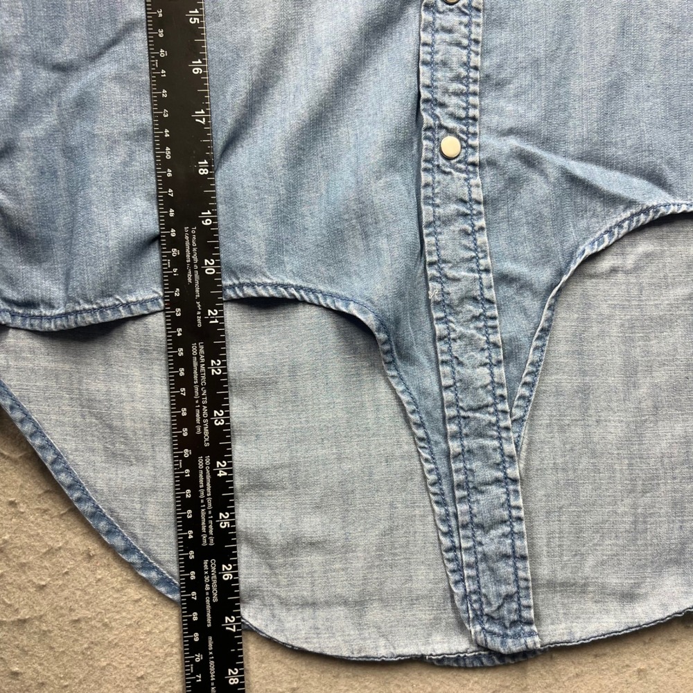 Lola River Womens Medium Denim Shirt Light Wash Snap Button Front Tie High Low - Picture 2 of 6